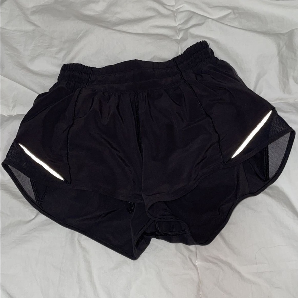 Lululemon hotty hot shorts 2.5